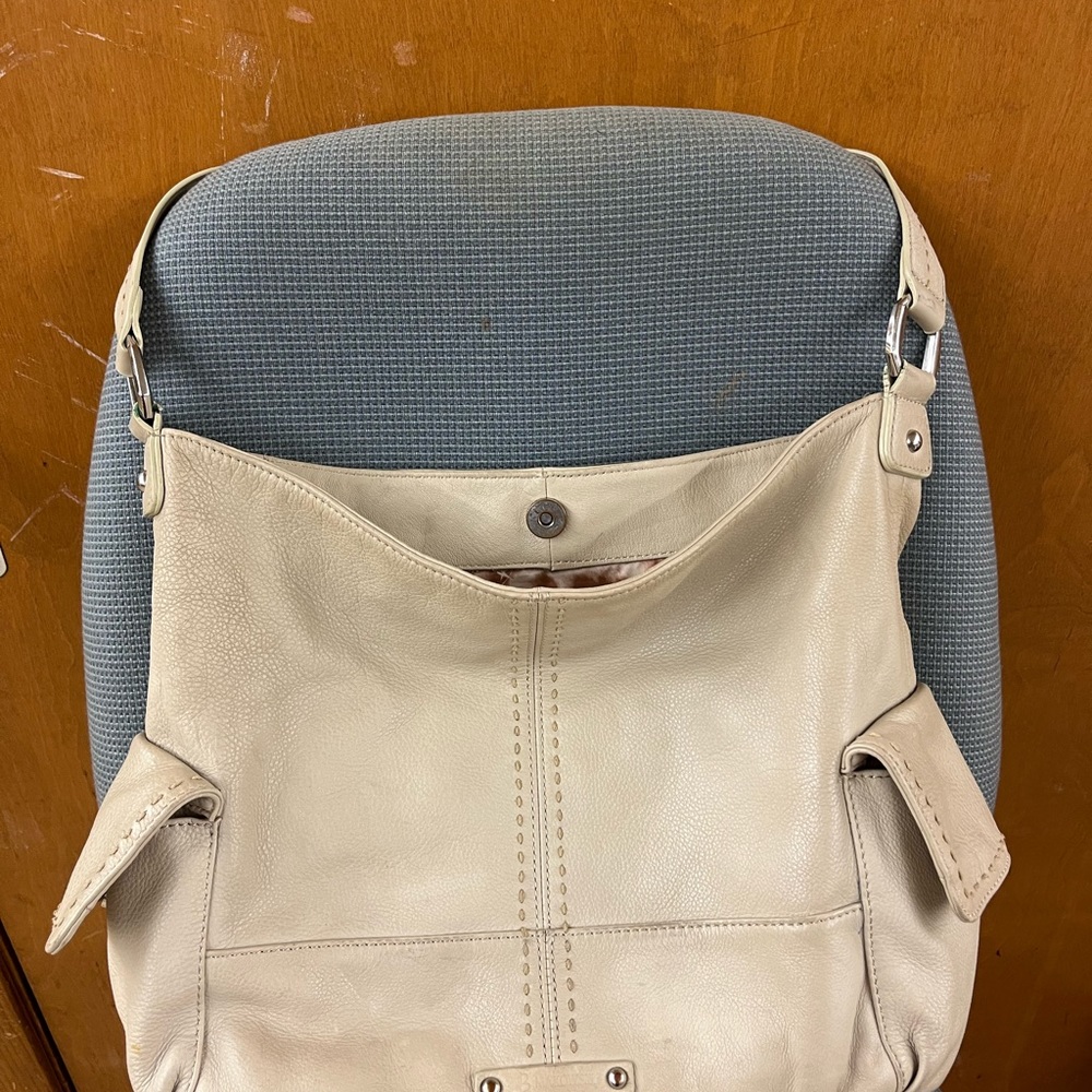 Bruce Makowski beige purse w/two deep pockets on each side & a pocket for cell.